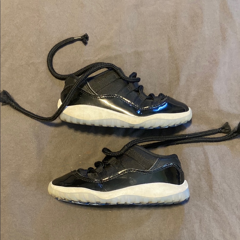 Jordan 11 Retro - Picture 2 of 6